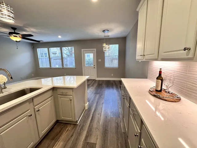 $2,200 | 46 Summer Haze Circle, The Woodlands, TX 77382