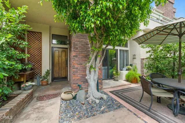 $640,000 | 18751 Hatteras Street, Unit 13, Tarzana, CA 91356