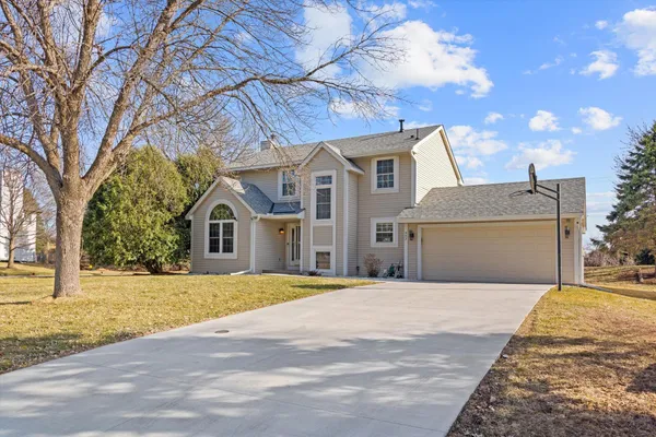 $499,900 | 952 Moonlight Drive, Woodbury, MN 55125