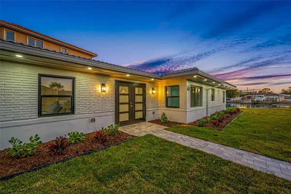 $1,499,000 | 370 59th Avenue, St. Pete Beach, FL 33706