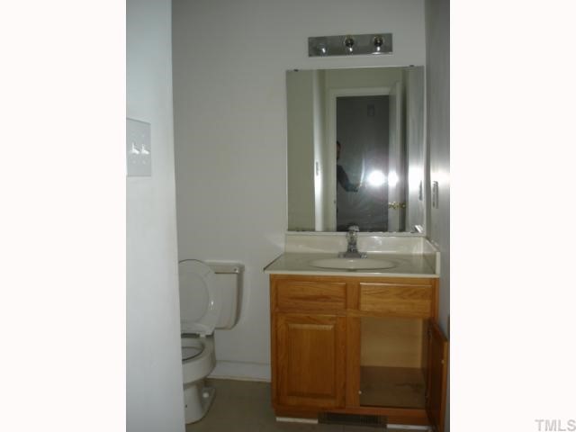 102 Oana Court Garner, NC 27529 - Photo 10 of 10 Hall Bathroom