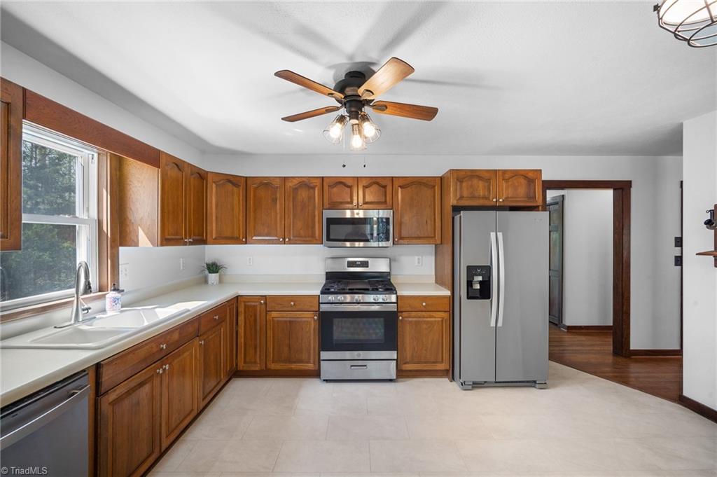 148 Reeder Road Seagrove, NC 27341 - Photo 8 of 44 Gallery Image 8
