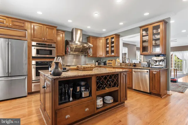 a kitchen that has a lot of cabinets in it