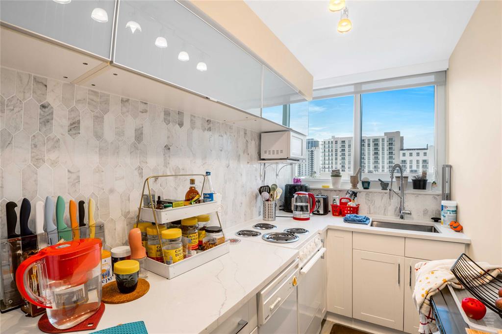 524 Orton Avenue, Unit 604 Fort Lauderdale, FL 33304 - Photo 9 of 24