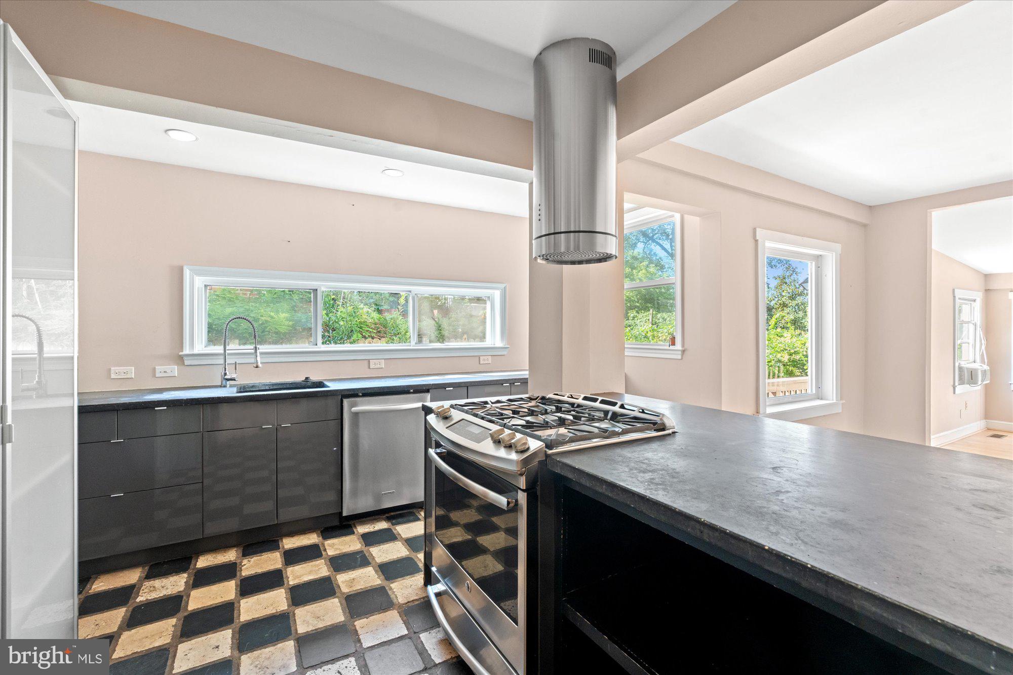 4718 Reservoir Road Northwest Washington, DC 20007 - Photo 6 of 19 Gallery Image 6