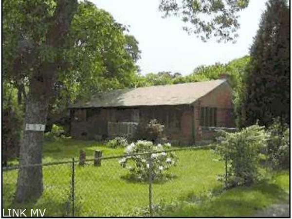 497 State Road West Tisbury, MA 02568 - Photo 1 of 1 http://d1qzqeyxiitrap.cloudfront.net/photos/11086/600/0eebe8d9.jpg