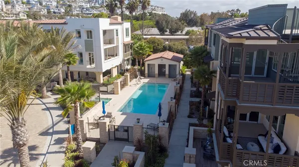 a view of multiple houses with a yard