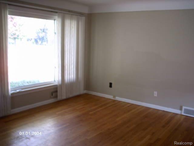 9369 Allen Road Allen Park, MI 48101 - Photo 4 of 8 016.jpg