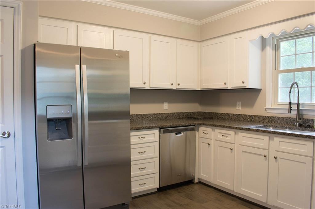 1537 Rogers Road Graham, NC 27253 - Photo 8 of 23 Kitchen With Granite & Stainless Steel Appliances!