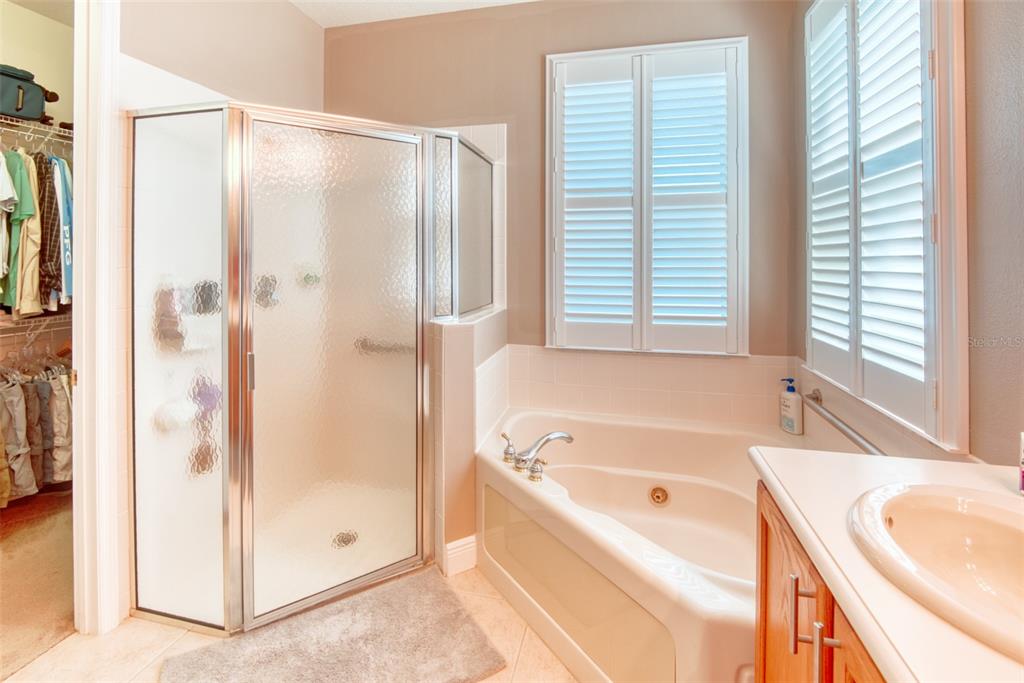 729 Glendora Road Kissimmee, FL 34759 - Photo 30 of 56 a bathroom with a bathtub and a shower