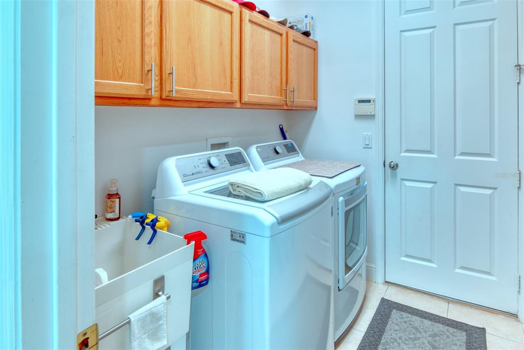729 Glendora Road Kissimmee, FL 34759 - Photo 33 of 56 a utility room with dryer and washer
