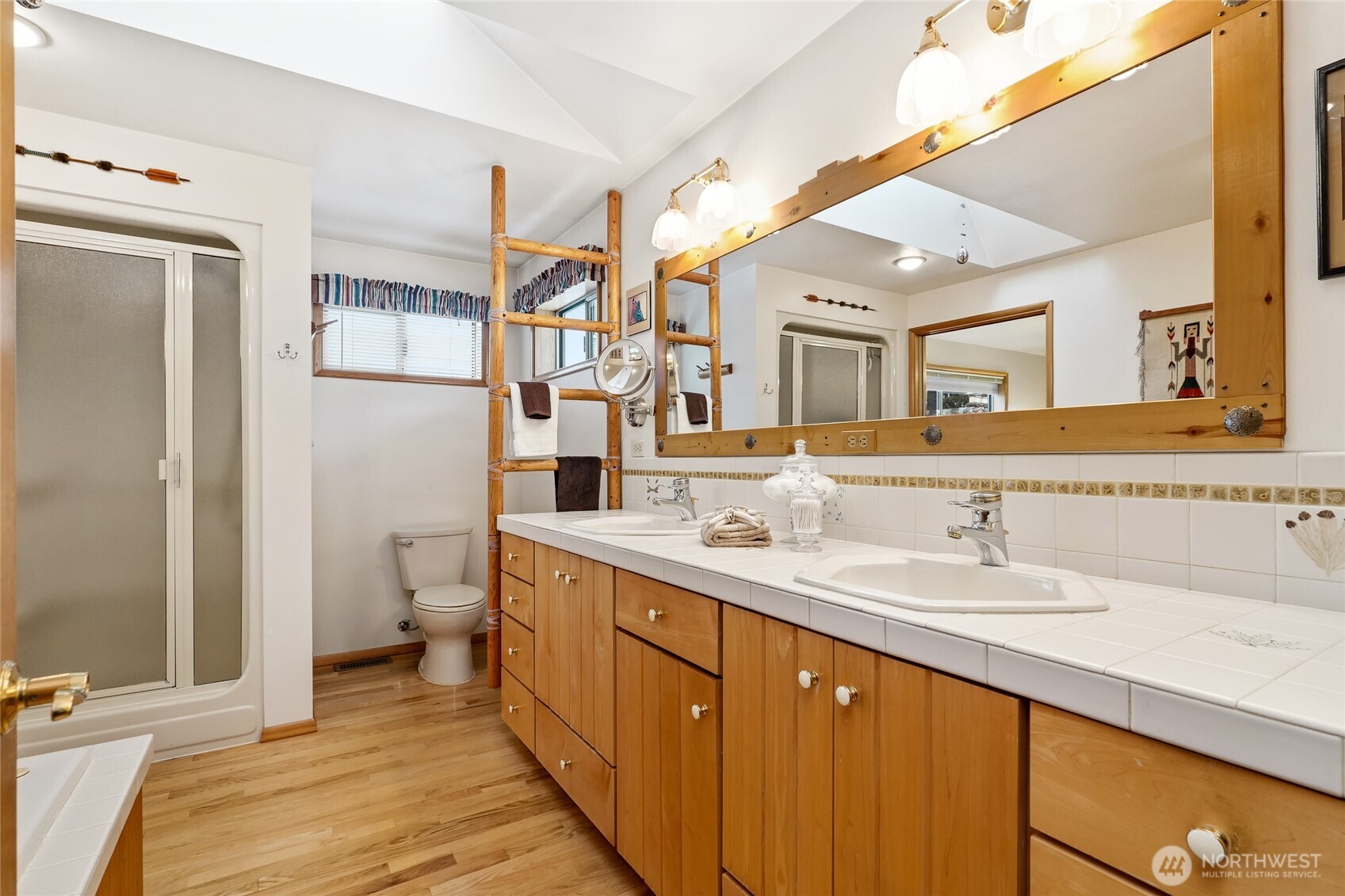 16740 Meridian Avenue North Shoreline, WA 98133 - Photo 13 of 33