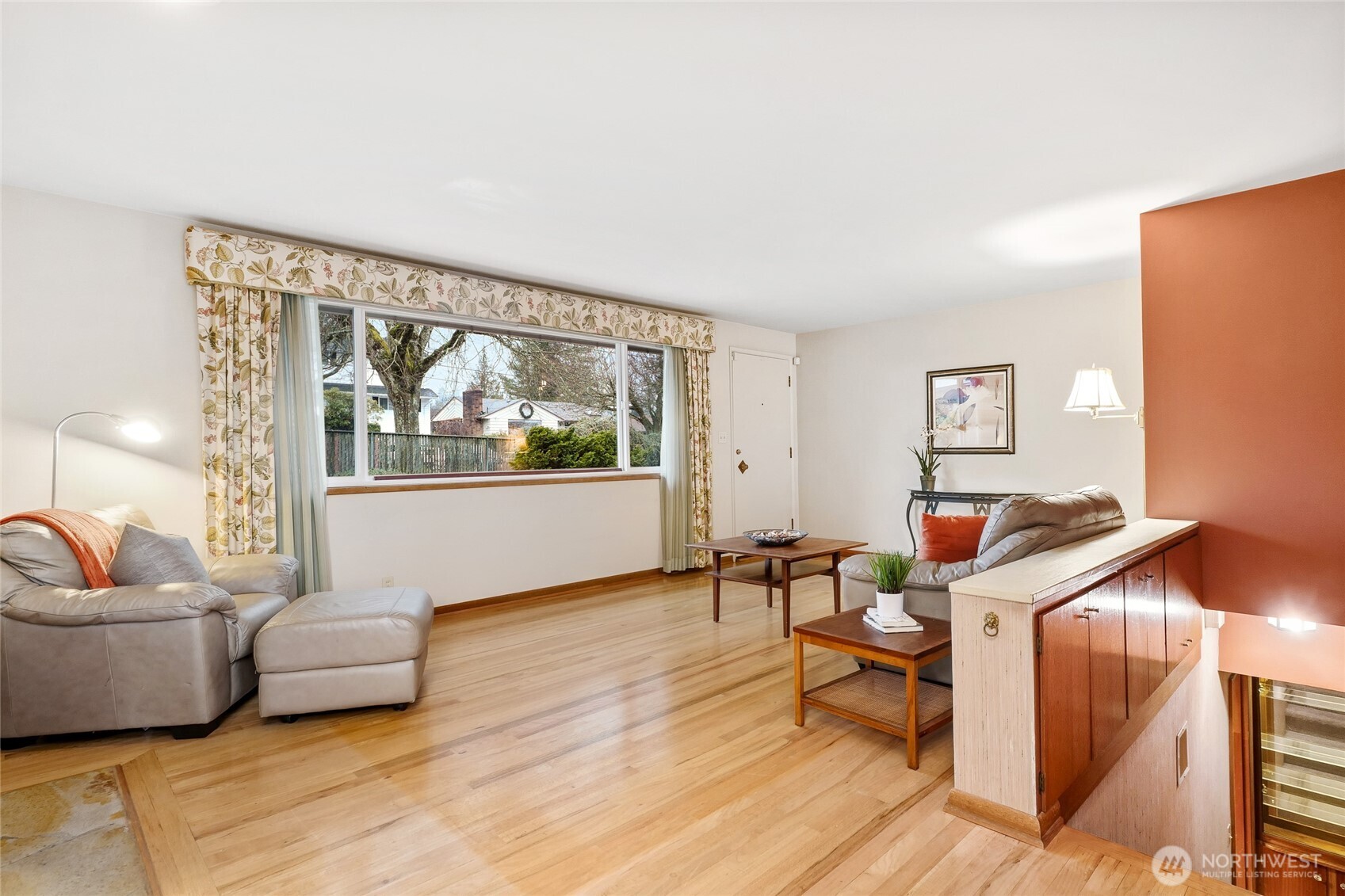 16740 Meridian Avenue North Shoreline, WA 98133 - Photo 4 of 33