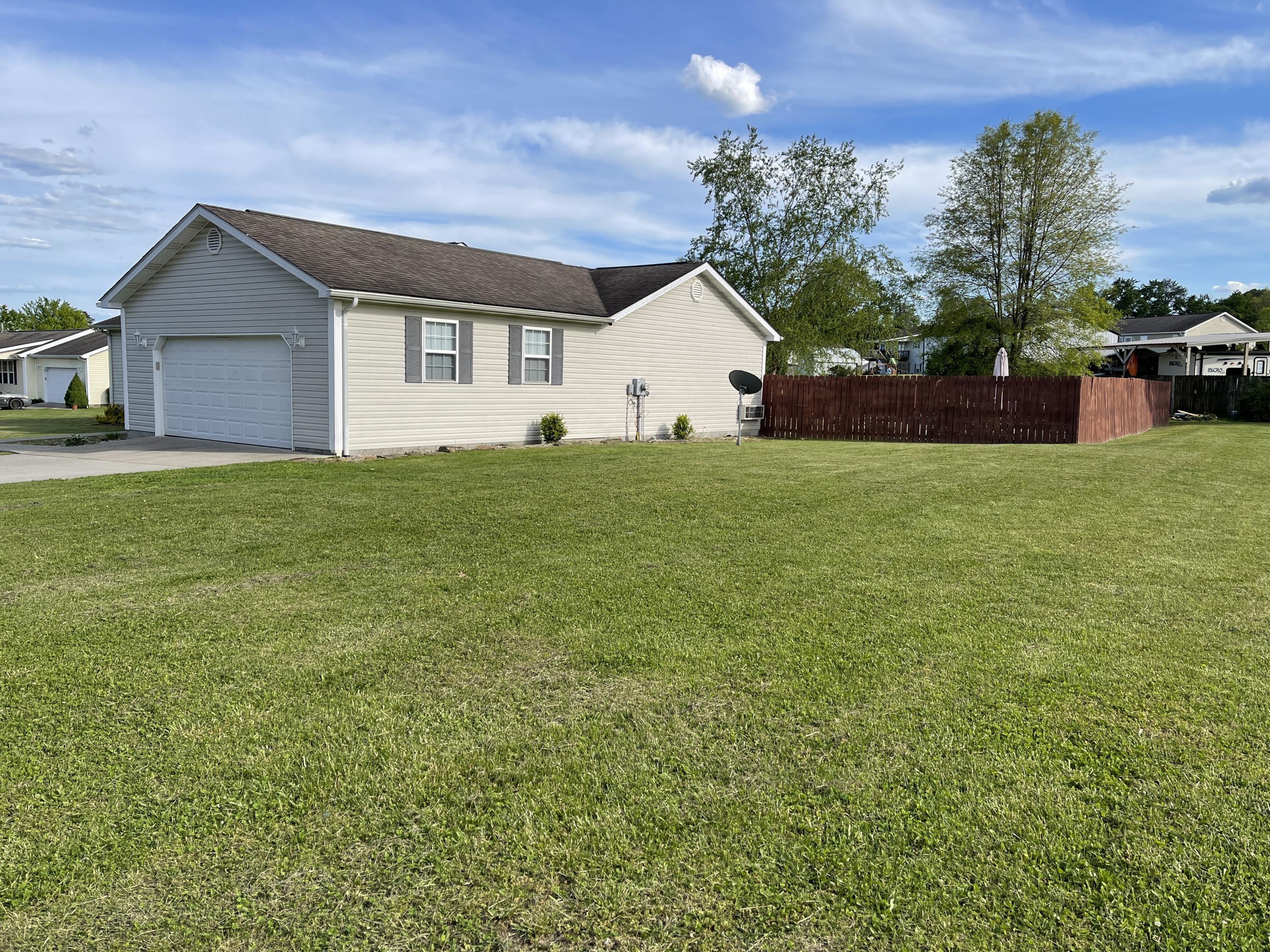 83 Brent-Danielle Road London, KY 40744 - Photo 3 of 31 IMG_2553