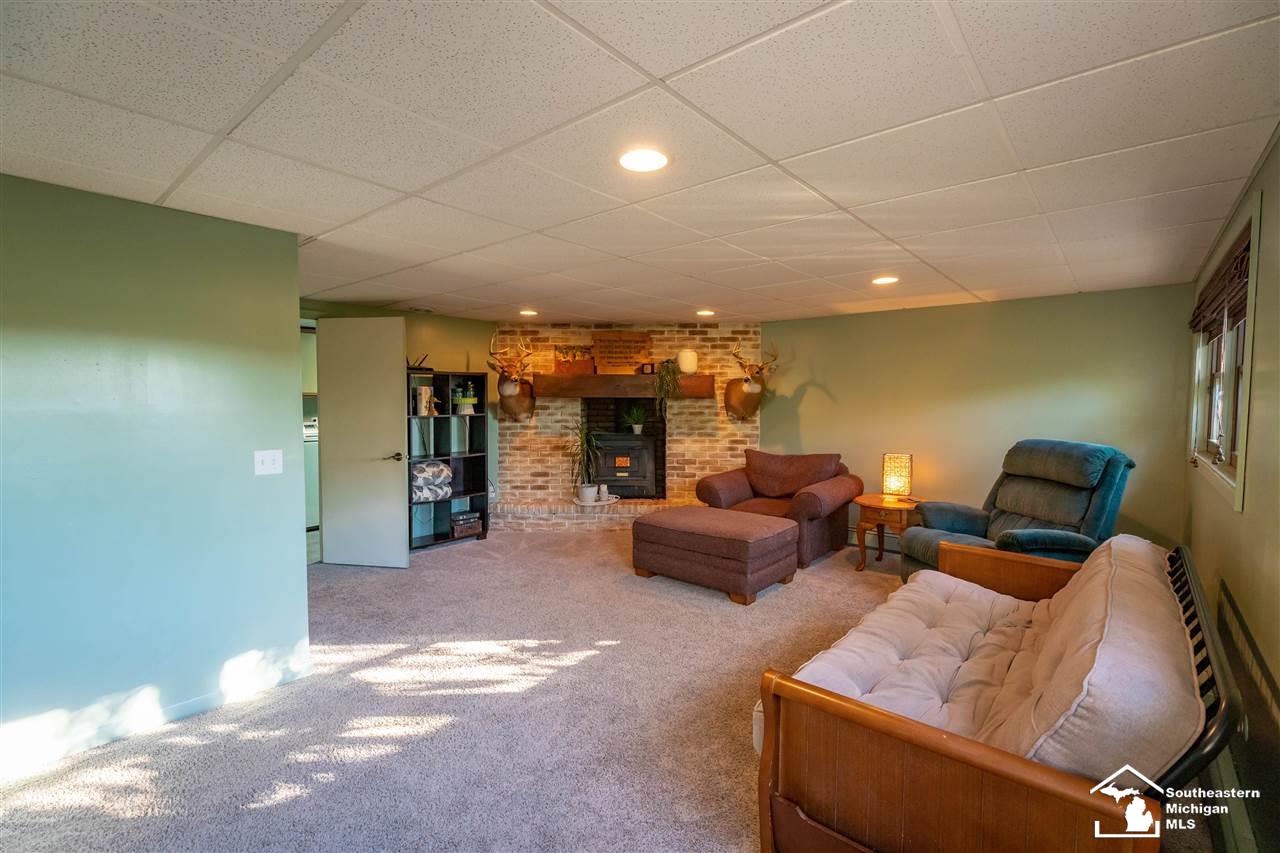 2402 North Raisinville Road Monroe, MI 48162 - Photo 3 of 36