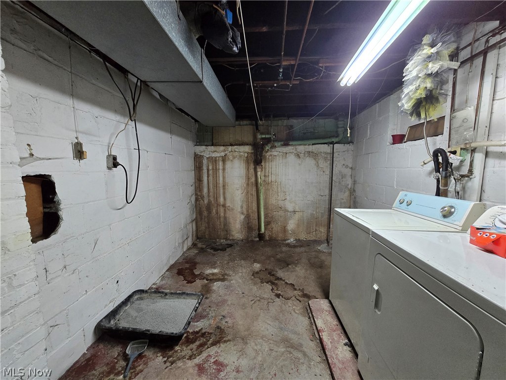 844 National Road Bridgeport, OH 43912 - Photo 13 of 15 Unfinished below grade area with washer and clothes dryer