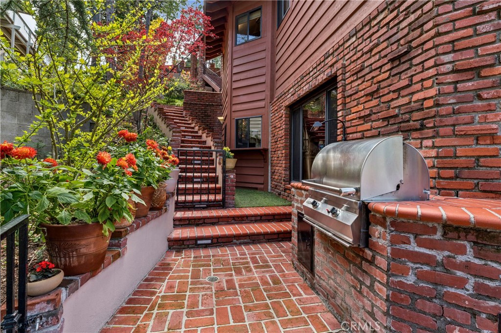 27563 West Shore Road Lake Arrowhead, CA 92352 - Photo 43 of 57