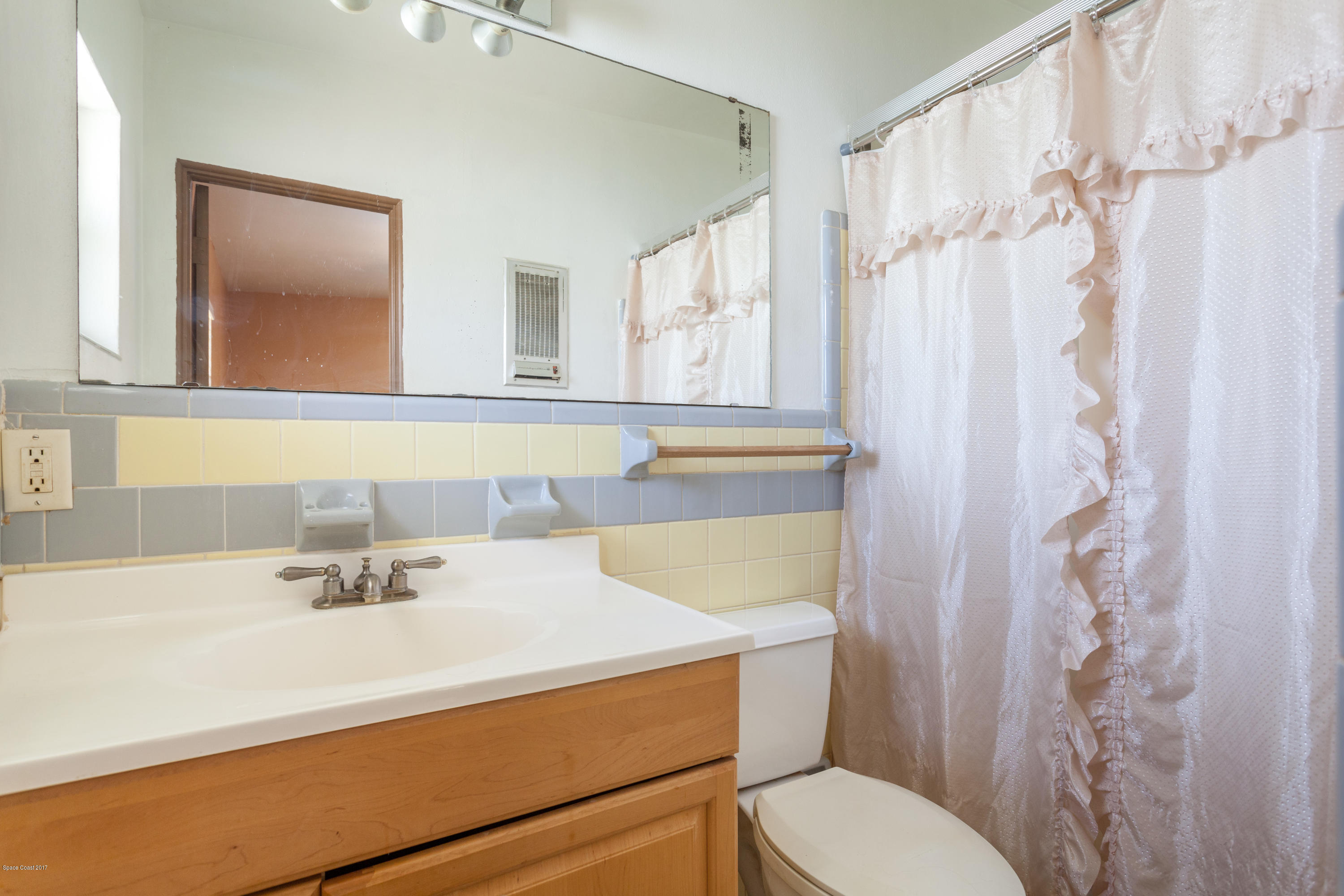 530 Capri Road Cocoa Beach, FL 32931 - Photo 16 of 21 530 Capri Rd-25