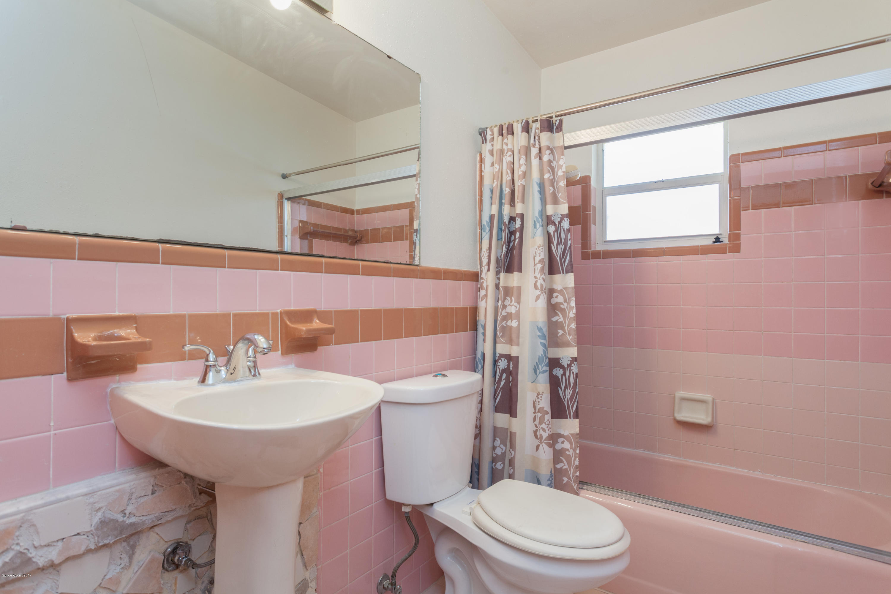 530 Capri Road Cocoa Beach, FL 32931 - Photo 19 of 21 530 Capri Rd-28