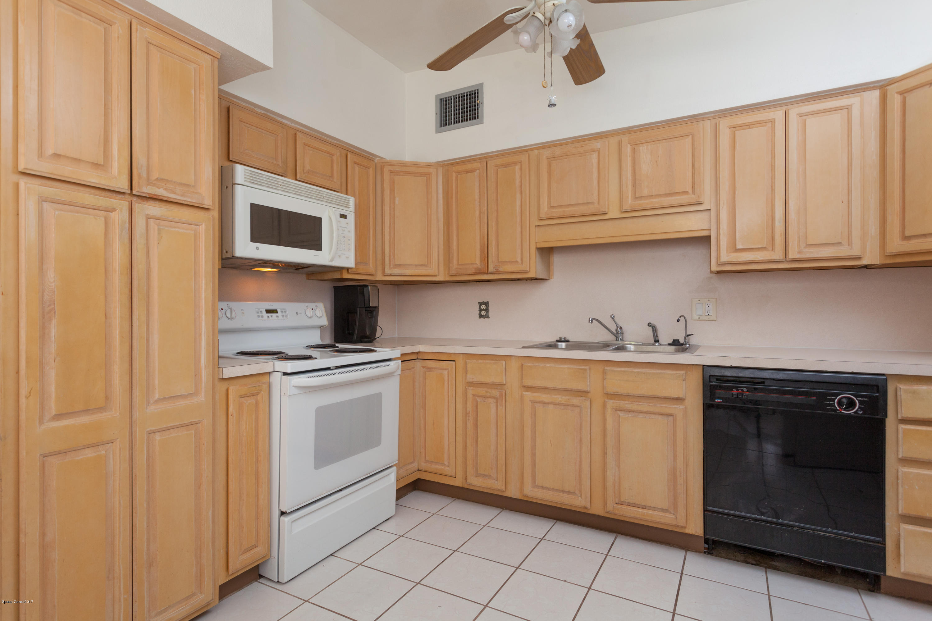 530 Capri Road Cocoa Beach, FL 32931 - Photo 8 of 21 530 Capri Rd-17