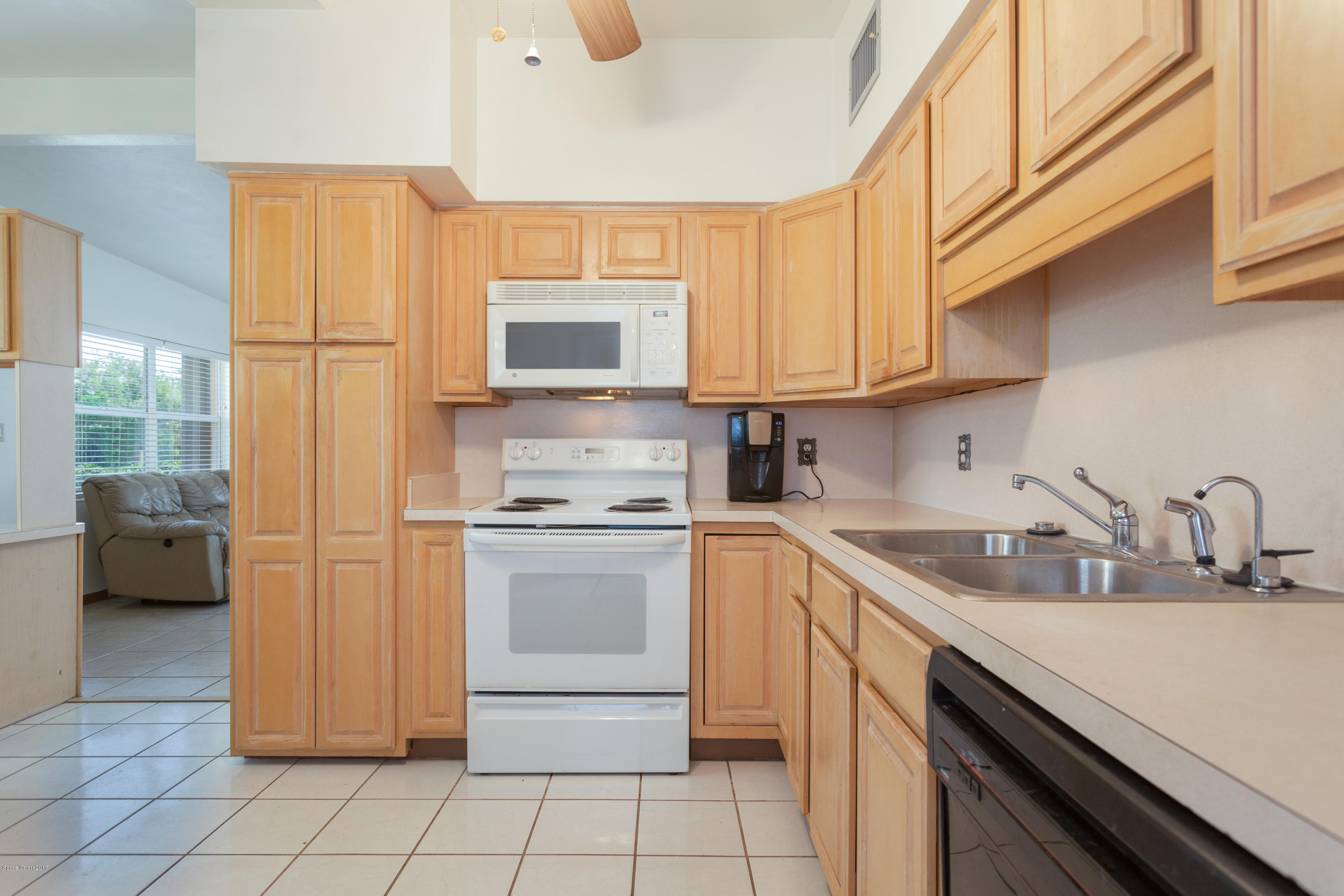 530 Capri Road Cocoa Beach, FL 32931 - Photo 10 of 21 530 Capri Rd-19