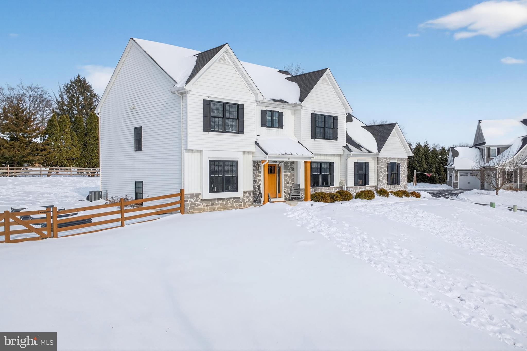 103 East Woods Drive Lititz, PA 17543 - Photo 4 of 50 Huge Front Yard