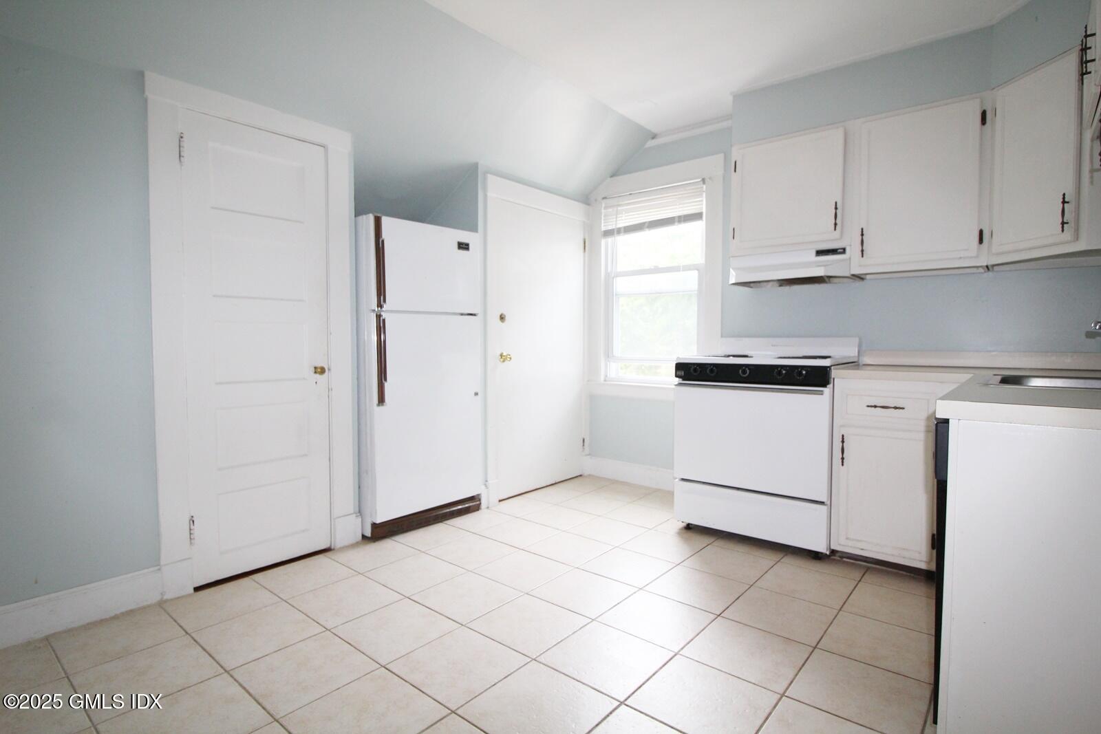 28 Locust Street, Unit 1 Greenwich, CT 06830 - Photo 4 of 10 IMG_1888