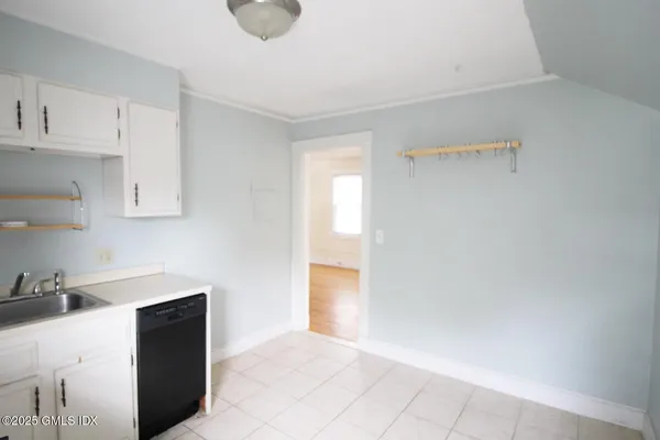 $3,250 | 28 Locust Street, Unit 1, Greenwich, CT 06830