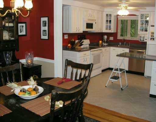 355 Twin Oaks Road Pittsburgh, PA 15243 - Photo 4 of 8 Dining Room.