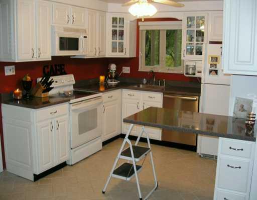 355 Twin Oaks Road Pittsburgh, PA 15243 - Photo 5 of 8 Kitchen.