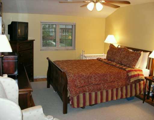 355 Twin Oaks Road Pittsburgh, PA 15243 - Photo 7 of 8 Master Bedroom.