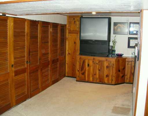 355 Twin Oaks Road Pittsburgh, PA 15243 - Photo 8 of 8 Den/Family/Great Room.