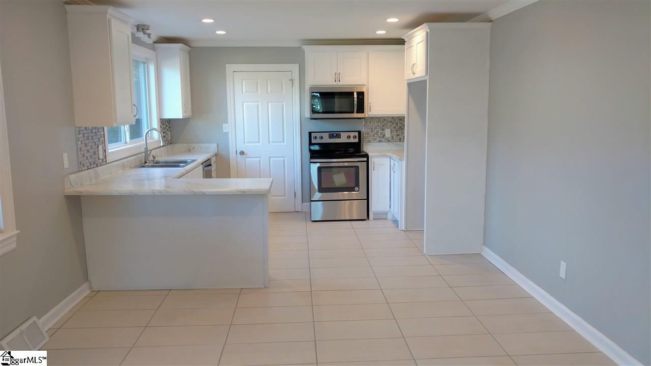 207 Forest Street Greer, SC 29650 - Photo 4 of 22 Gallery Image 4