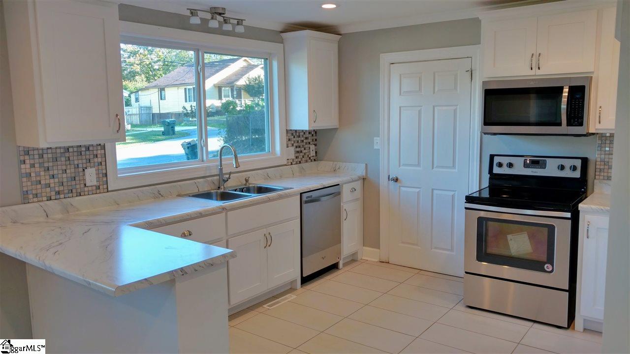 207 Forest Street Greer, SC 29650 - Photo 5 of 22 Gallery Image 5