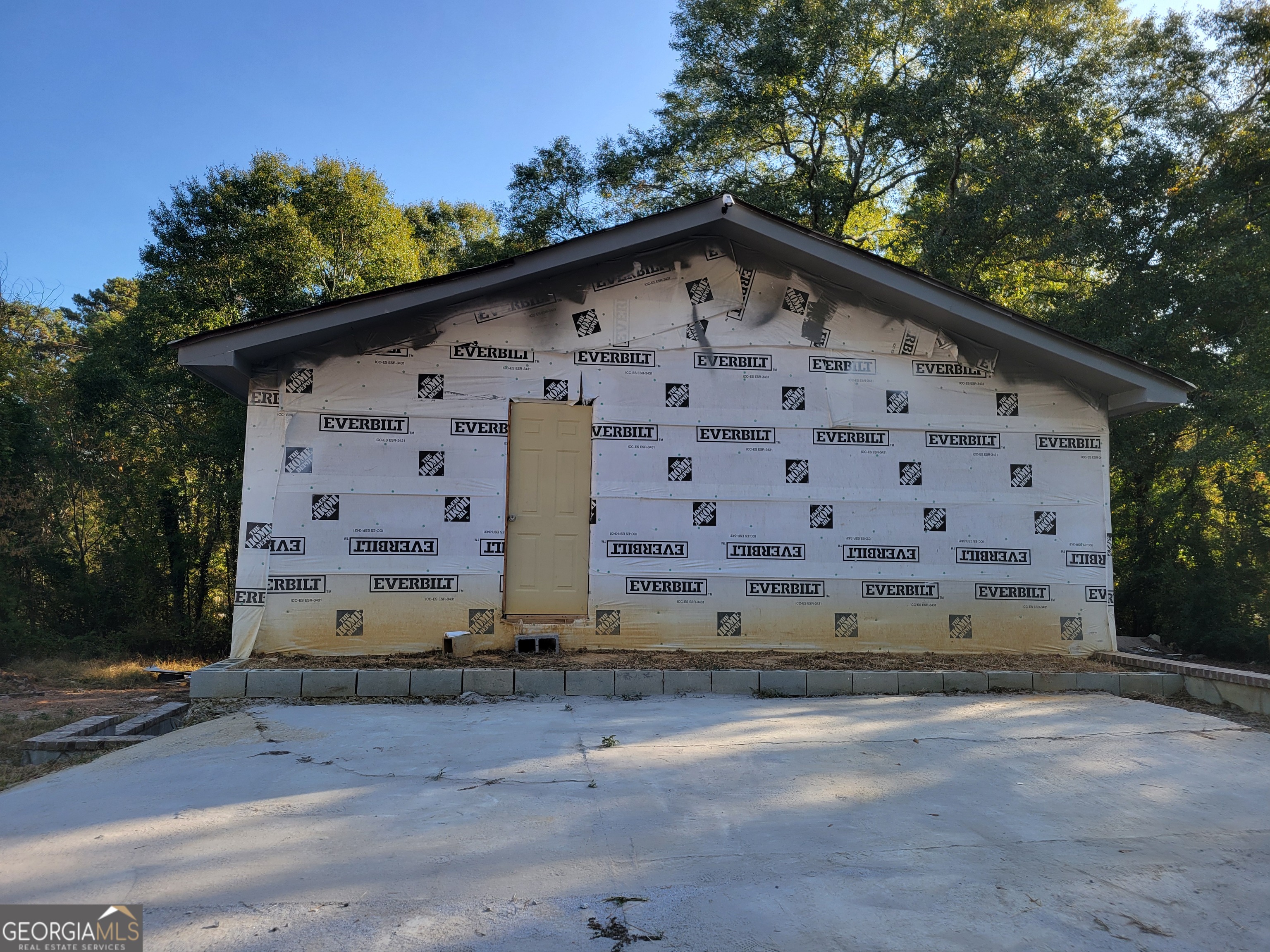 5372 Bryant Boulevard Morrow, GA 30260 - Photo 2 of 29 a wooden building with a yard