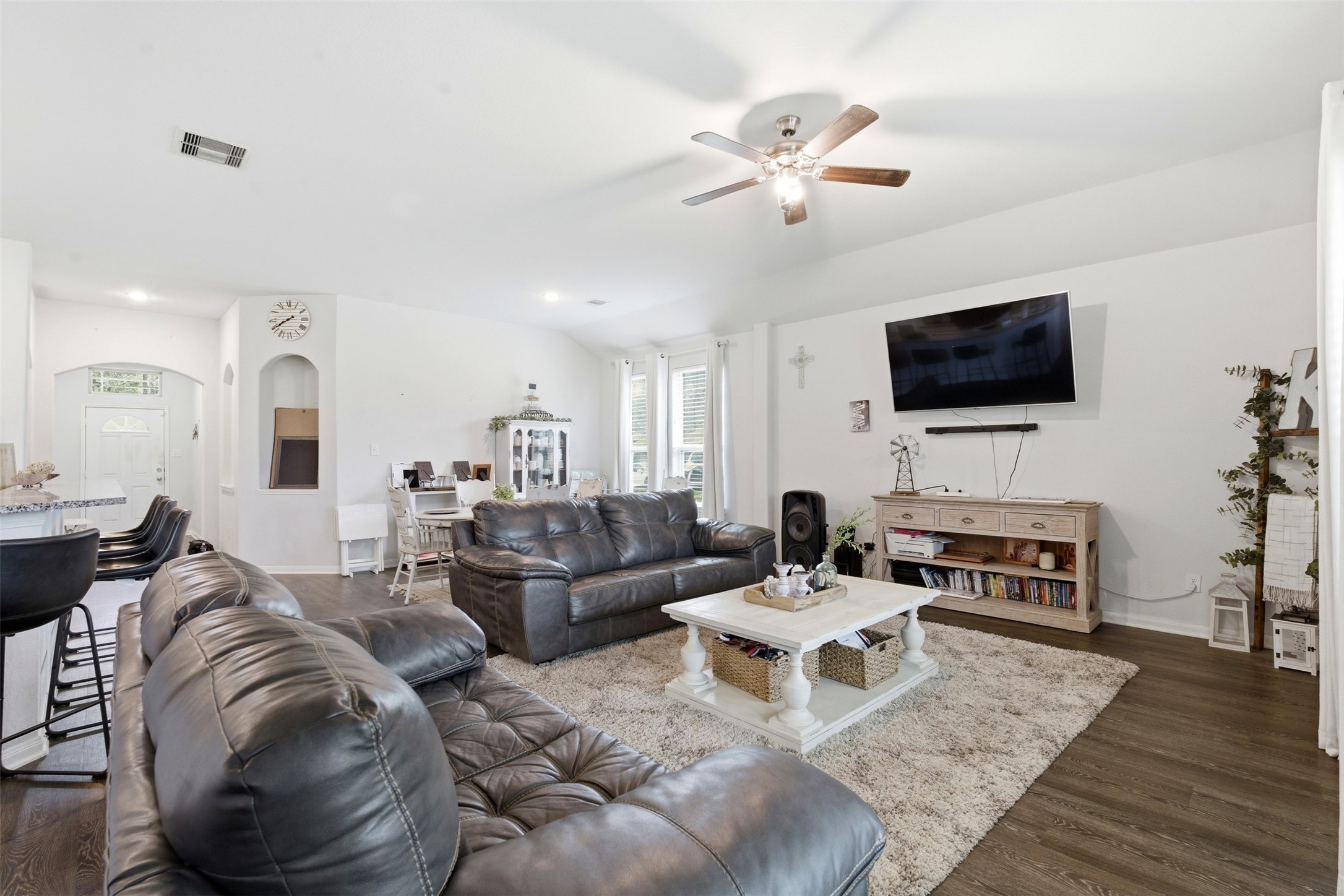 527 Kickapoo Drive Anahuac, TX 77514 - Photo 15 of 46