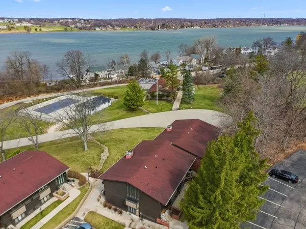 $315,000 | 35-06 Lausanne Court, Geneva, WI 53147