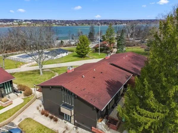 $315,000 | 35-06 Lausanne Court, Geneva, WI 53147