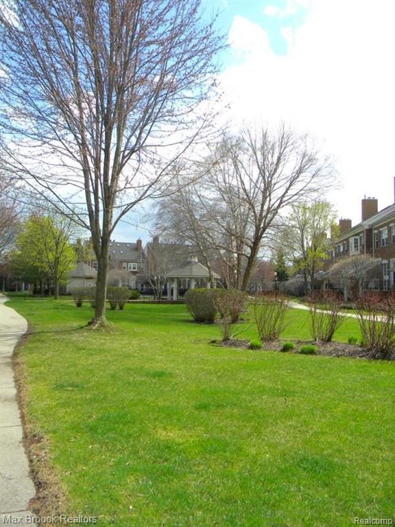 1457 Chesapeake Road Royal Oak, MI 48067 - Photo 12 of 23