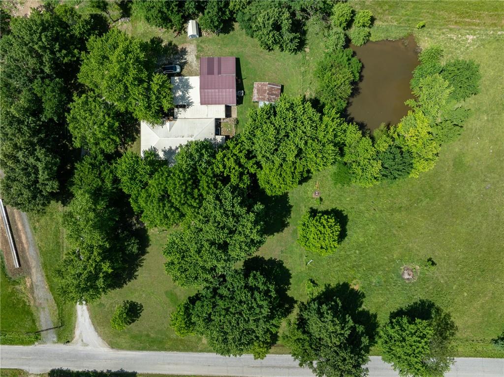 3315 Southeast Lostine Road Columbus, KS 66725 - Photo 3 of 37