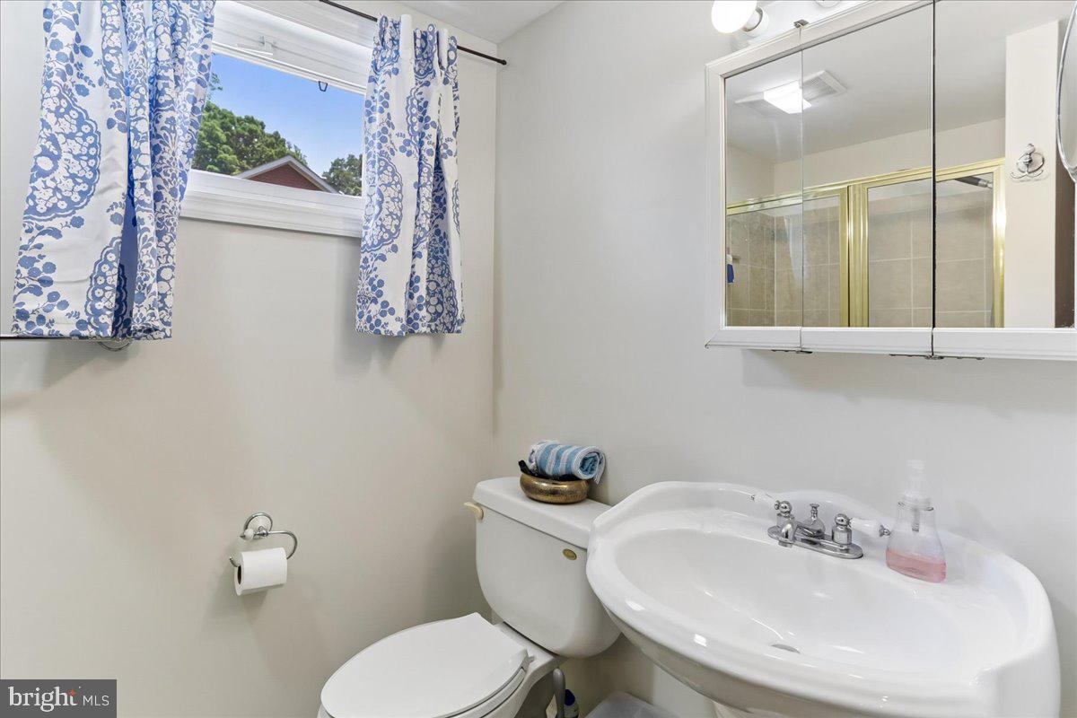 1504 Crest Road Silver Spring, MD 20902 - Photo 37 of 52