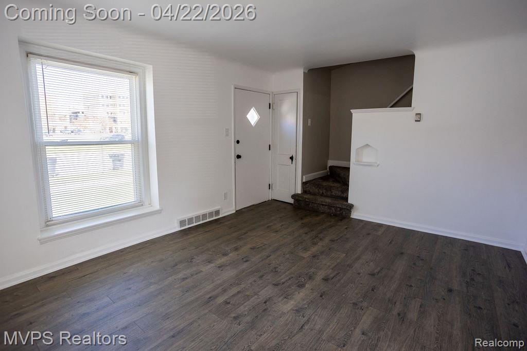 22148 Moross Road Grosse Pointe, MI 48236 - Photo 3 of 21