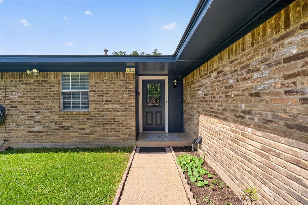 519 East 8th Street Irving, TX 75060 - Photo 3 of 31