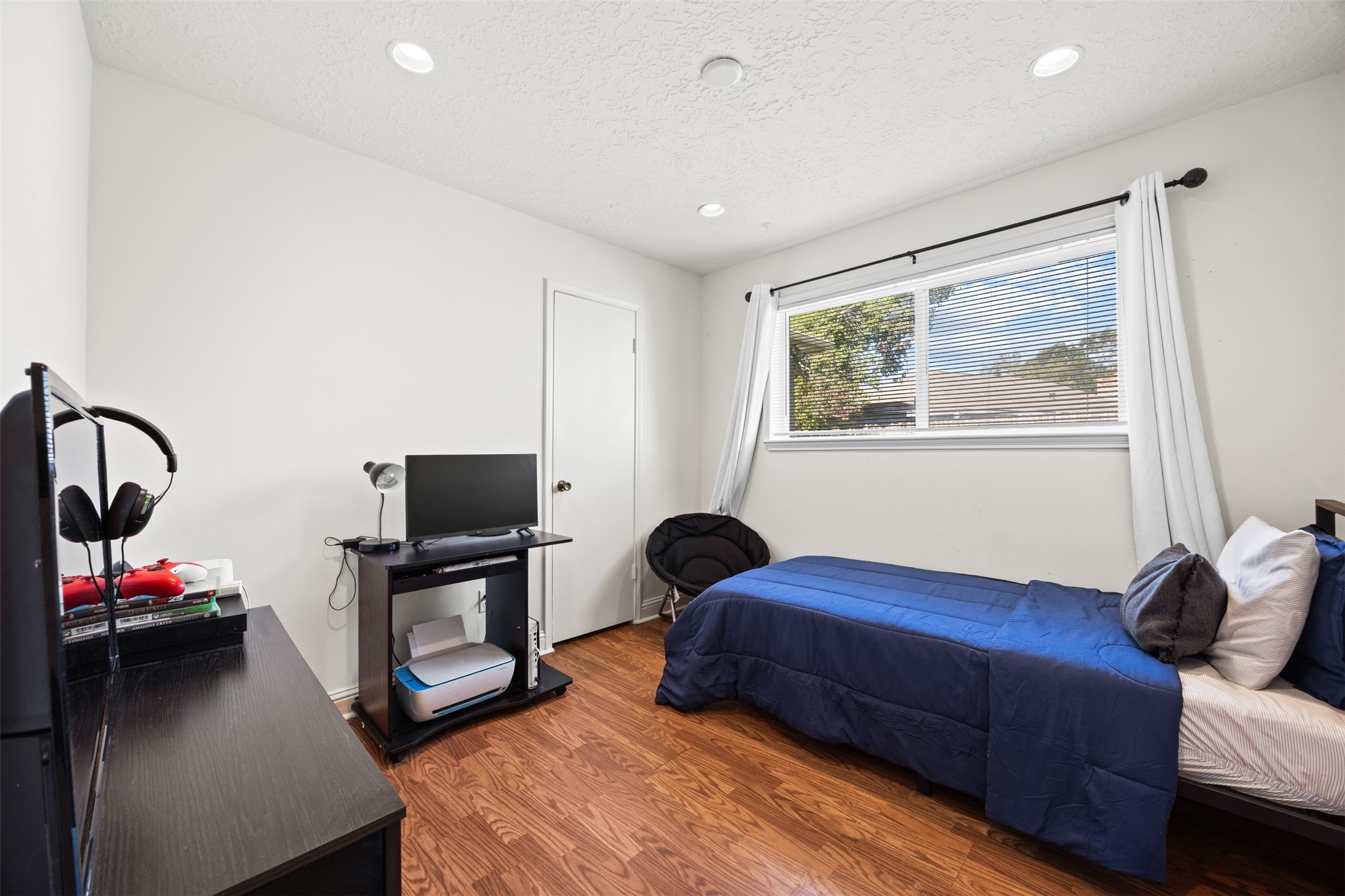 6830 Deer Ridge Lane Houston, TX 77086 - Photo 16 of 24 a bedroom with furniture and a window