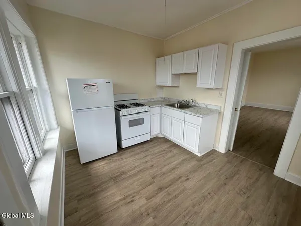 $1,100 | 16 Caroline Street, Unit 6, Saratoga Springs, NY 12866