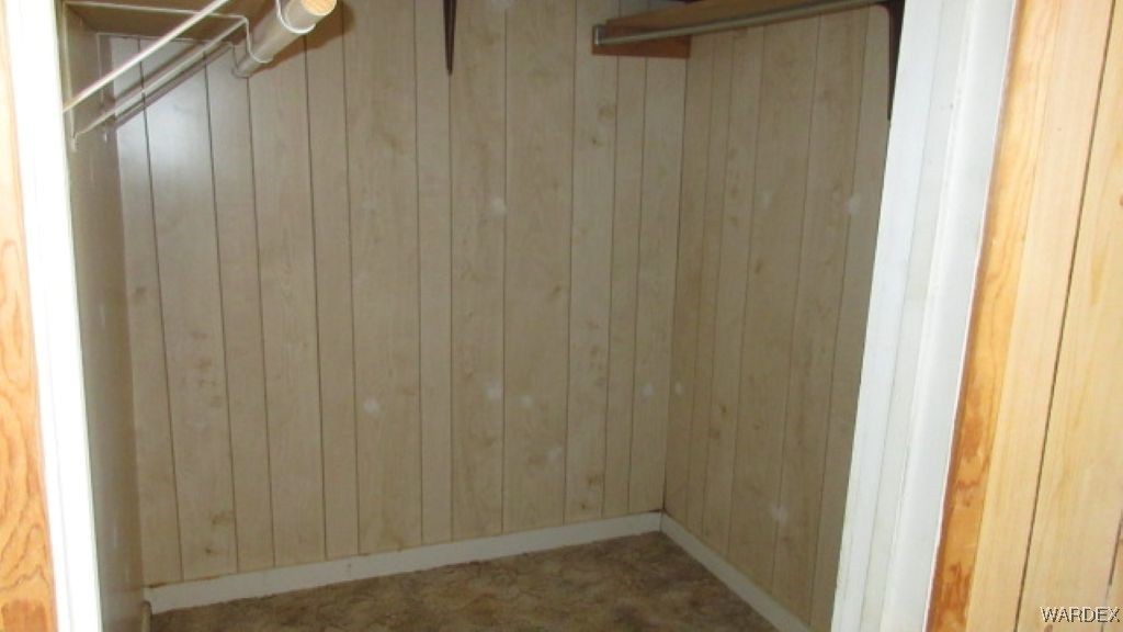 3425 Mobile Road Golden Valley, AZ 86413 - Photo 9 of 22 Closet