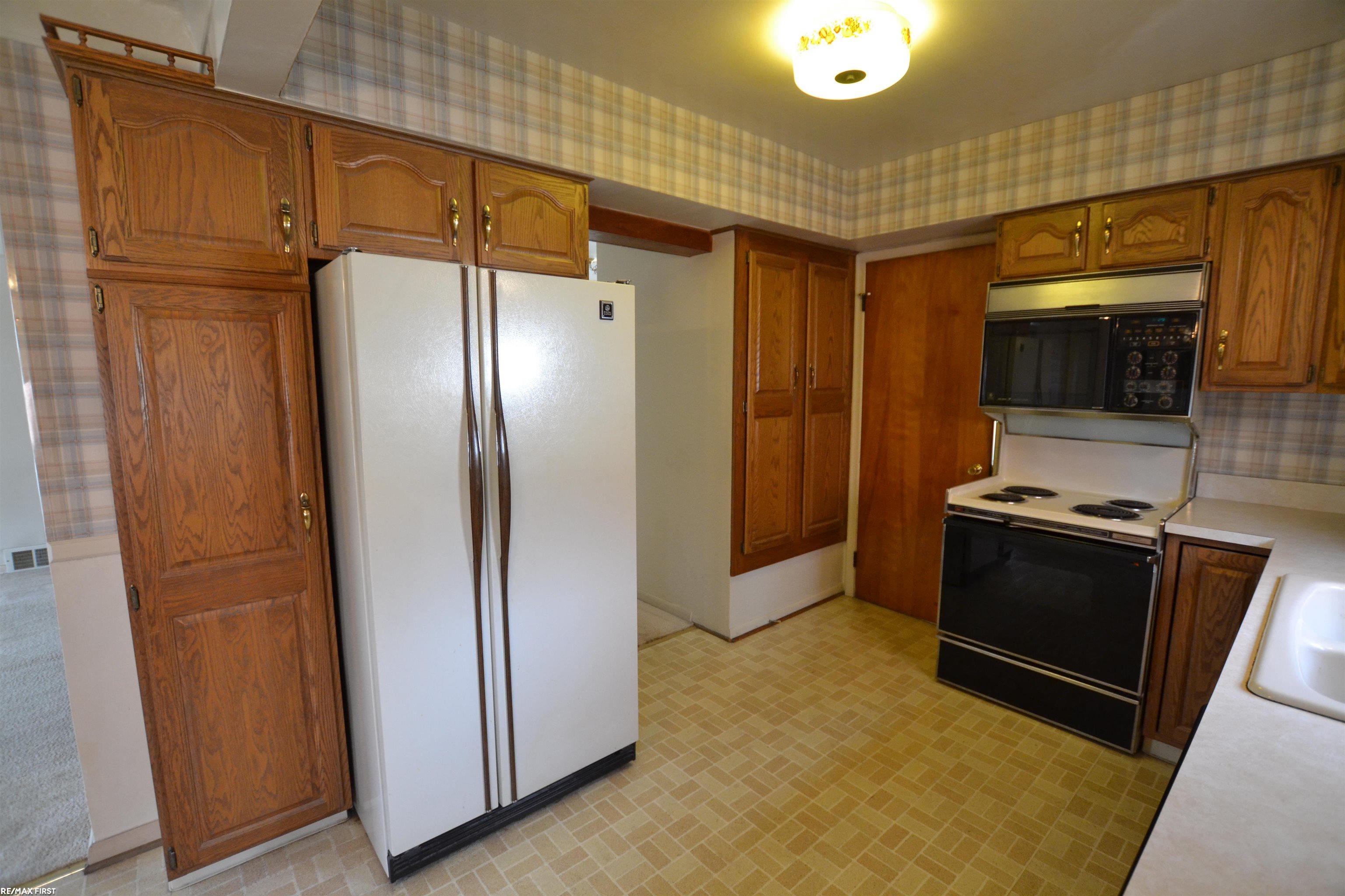 31043 Kelly Road Fraser, MI 48026 - Photo 10 of 26