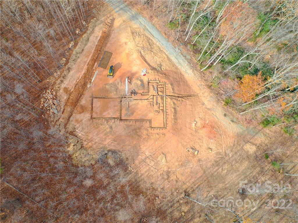 42 Alexander Ridge Way Mill Spring, Unit 118 Mill Spring, NC 28756 - Photo 22 of 35 a backyard of a house