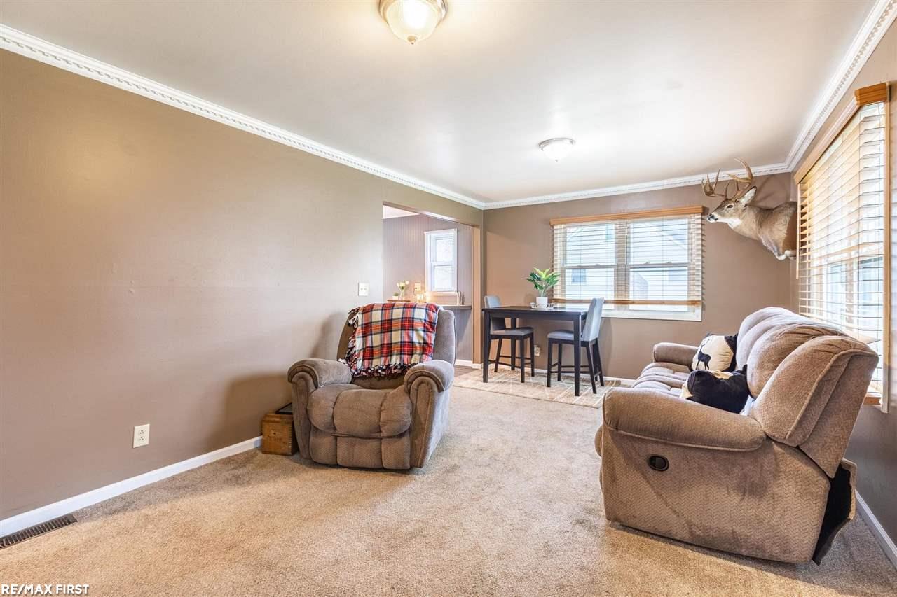 297 Ewell Street Romeo, MI 48065 - Photo 4 of 18 50072836-3.JPG