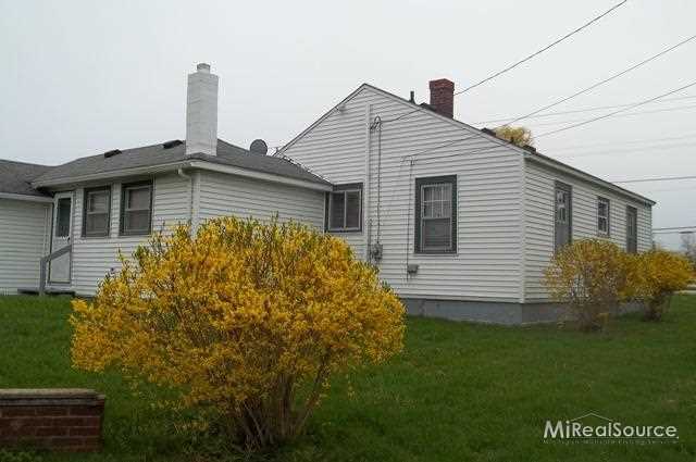 5831 Lakeshore Road Lexington, MI 48450 - Photo 2 of 15 Back of the house